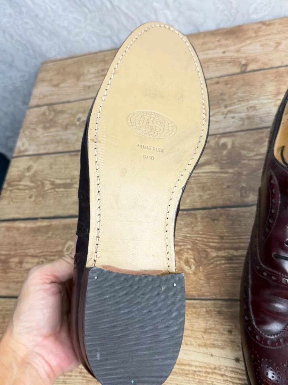 Johnston & Murphy Men's Size 10 Burgundy Brown Leather Wingtip Oxford Dress